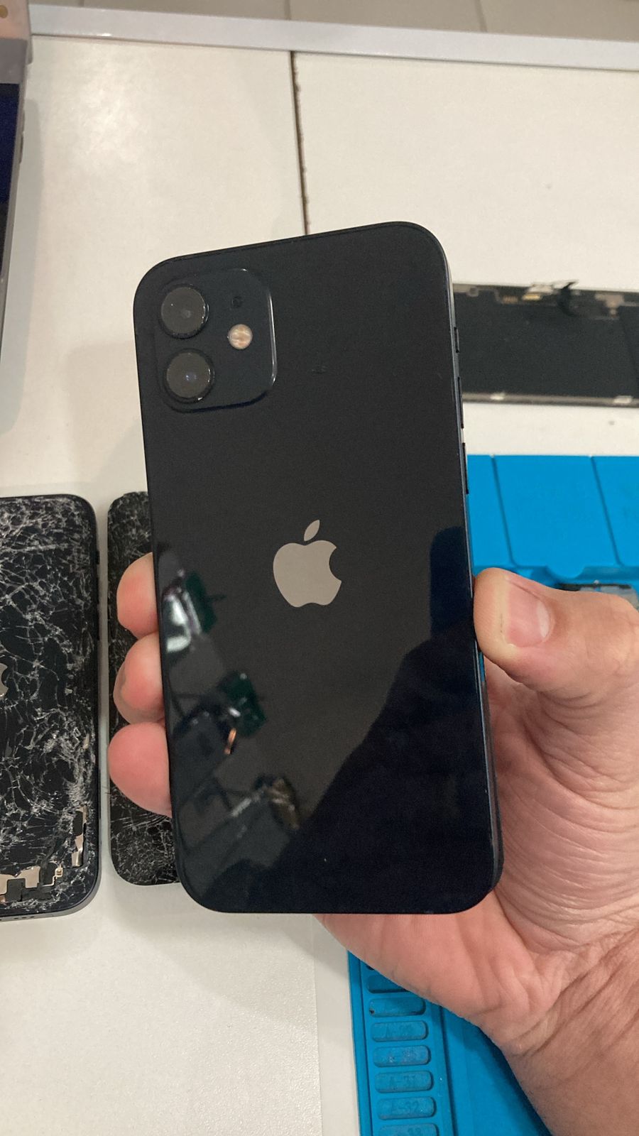 troca-de-vidro-iphone-12